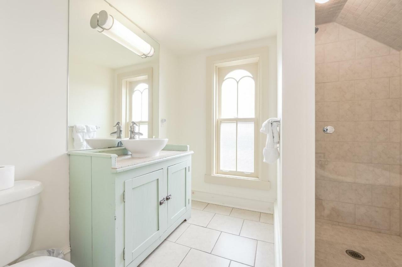St Andrew Suites Fergus ภายนอก รูปภาพ