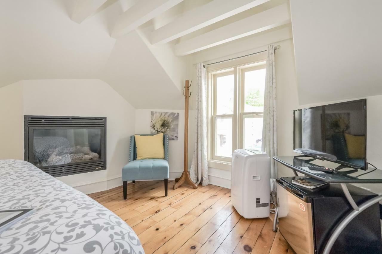 St Andrew Suites Fergus ภายนอก รูปภาพ